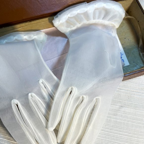 Vintage Sheer Gloves with Box EUC - Picture 8 of 10